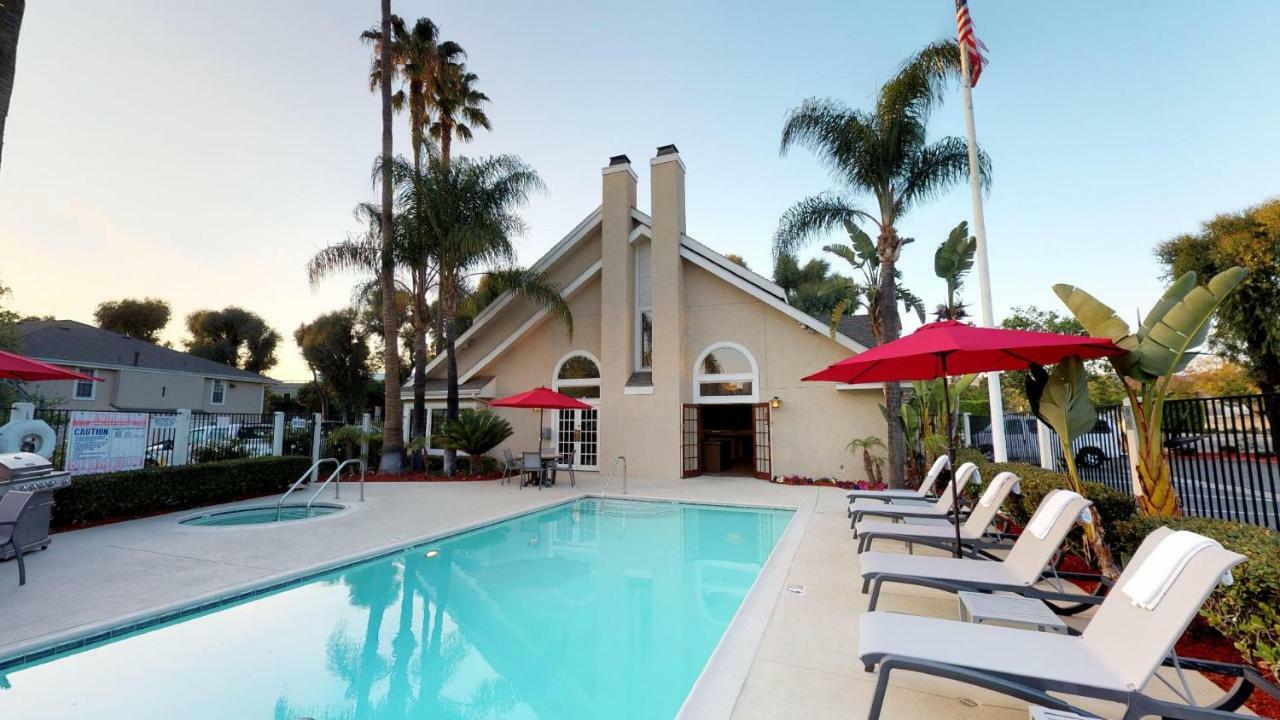 Chase Suites Brea-Fullerton - North Orange County Bagian luar foto